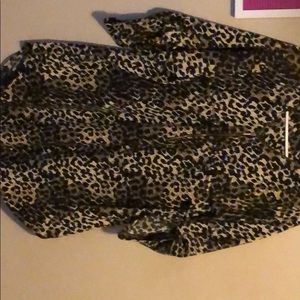 1x Leopard Zip up 3/4 sleeve blouse